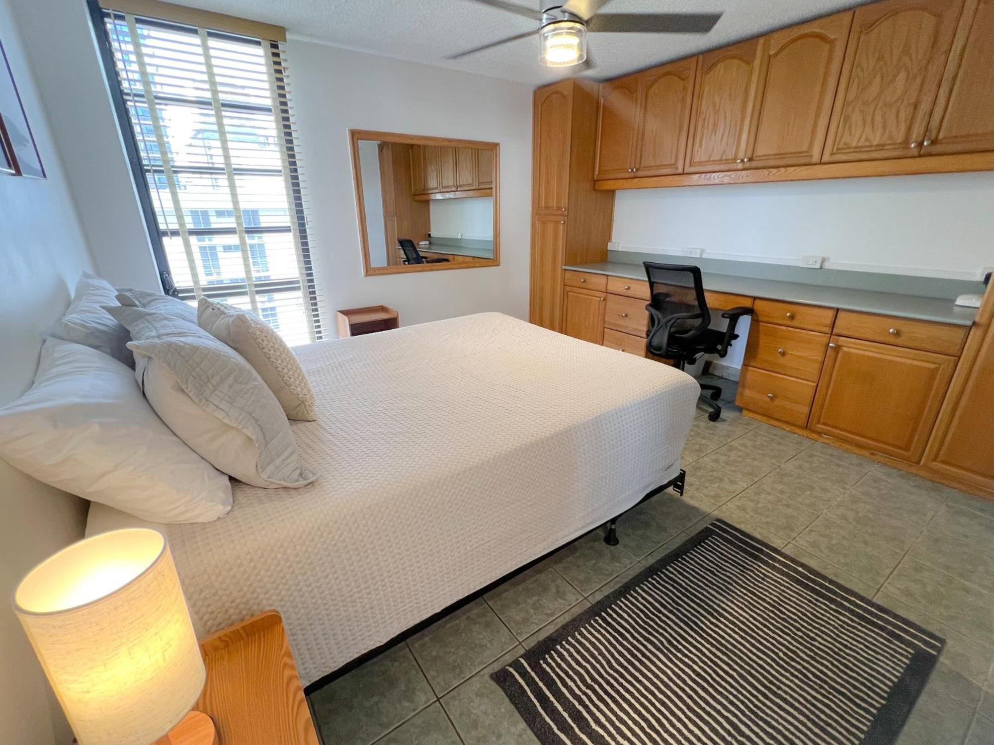 Serene Waikiki Skytower 1-bedroom Apartment *
